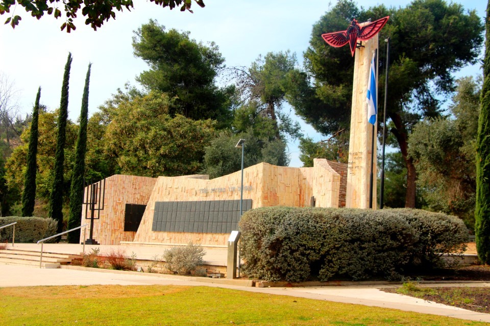 אנדרטת הצנחנים
